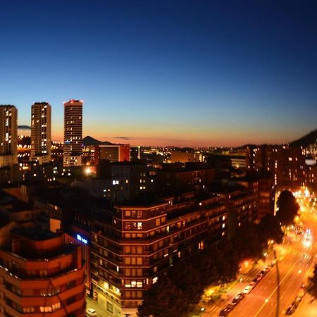 Superviews, Parking 24H Vigilado Incluido Y Netflix En Habitacion Independiente Con Bano Privado En Apartamento Particular, Francais&English Bilbao Kültér fotó
